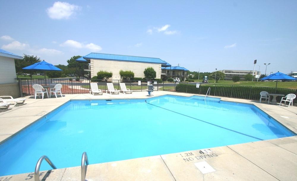 Econo Lodge *