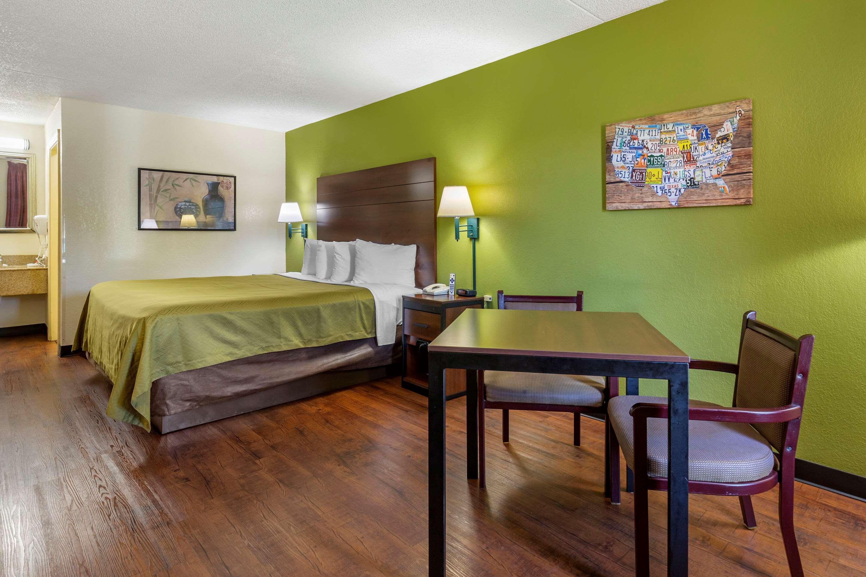 Lodge Econo Fayetteville
