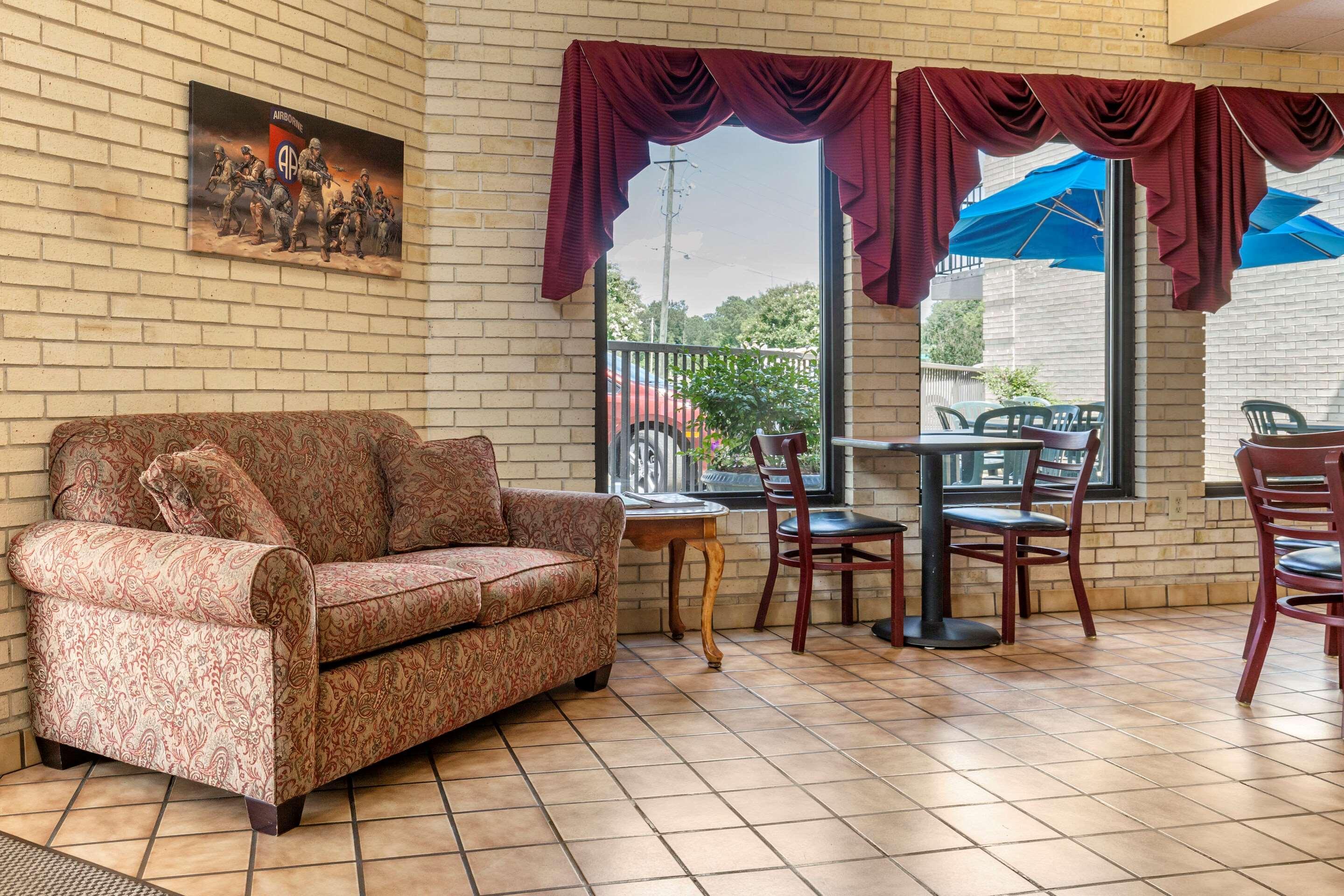 Econo Lodge Fayetteville