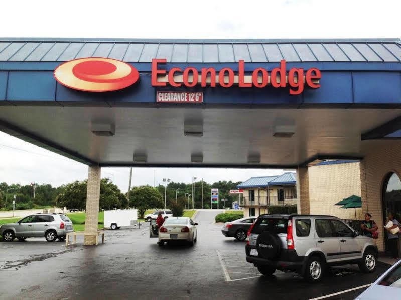 Econo * Fayetteville