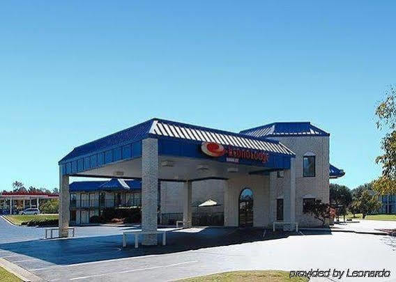 Econo * Fayetteville