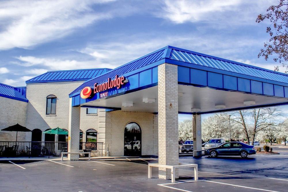 Lodge Econo Fayetteville