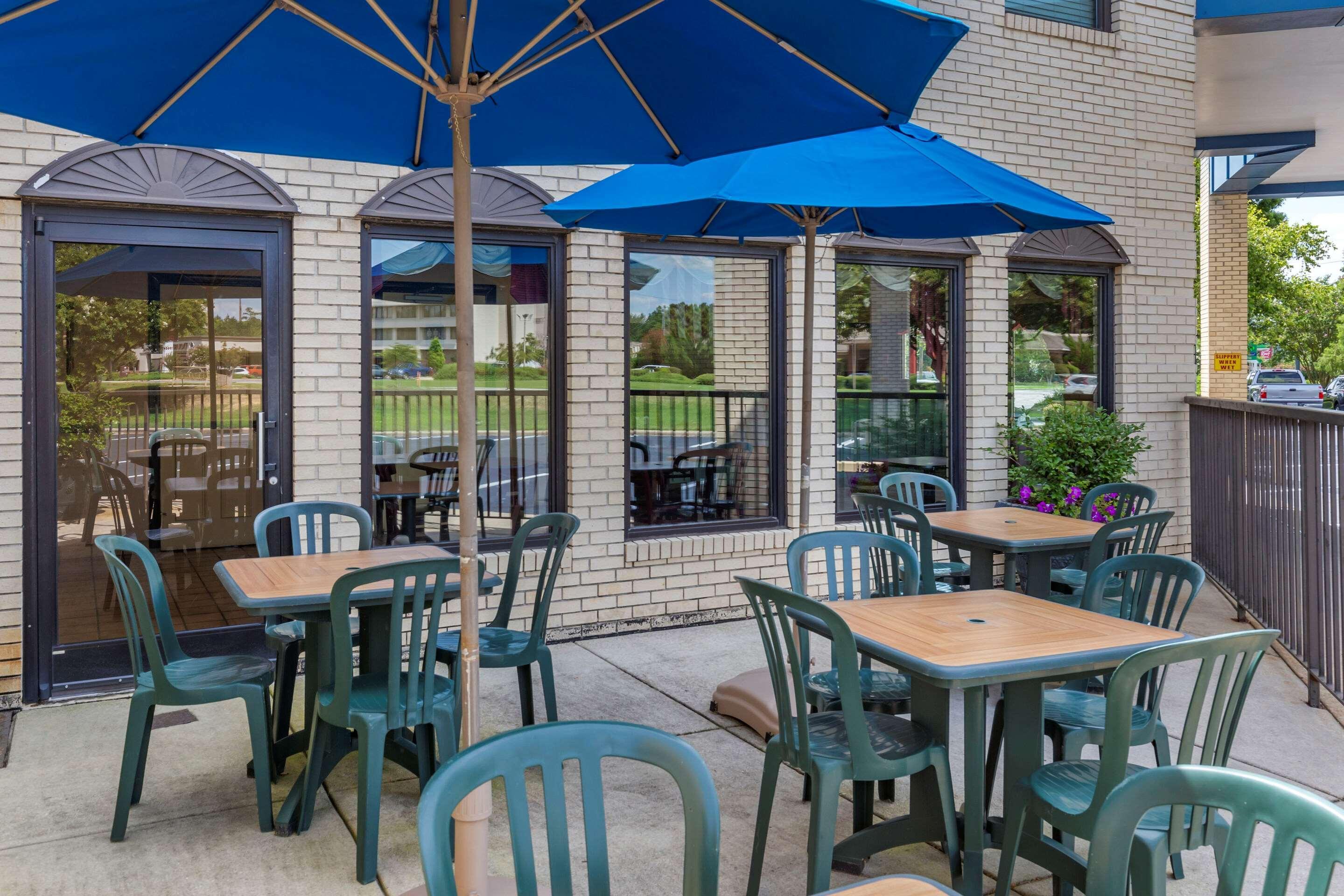 Lodge Econo Fayetteville