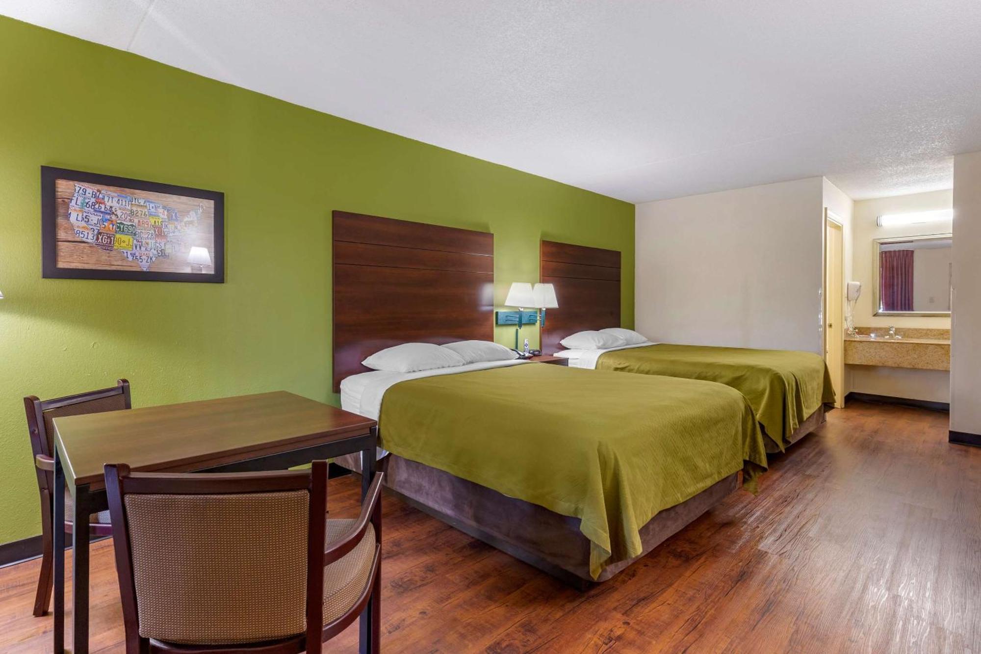 Econo Lodge *