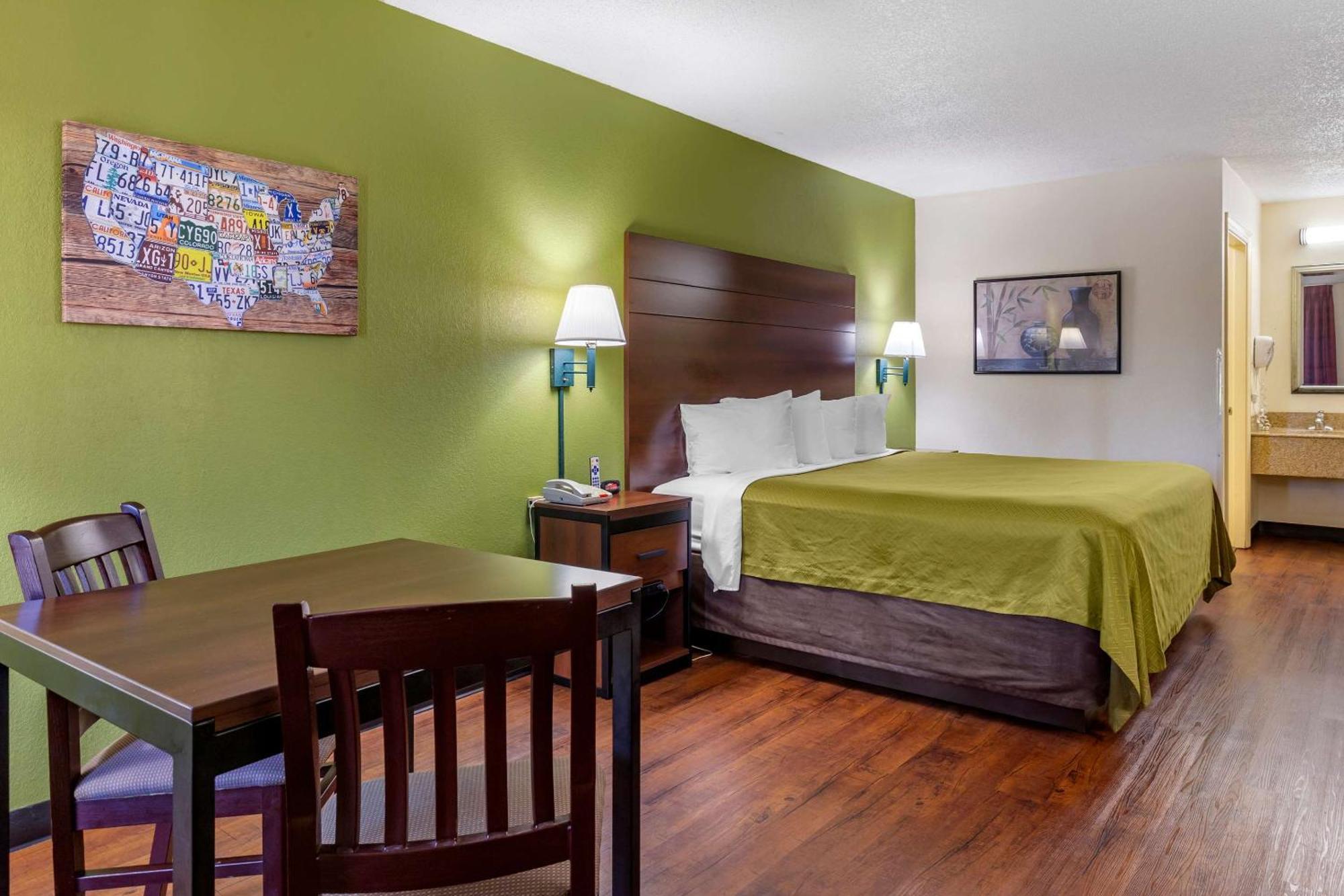 Lodge Econo Fayetteville